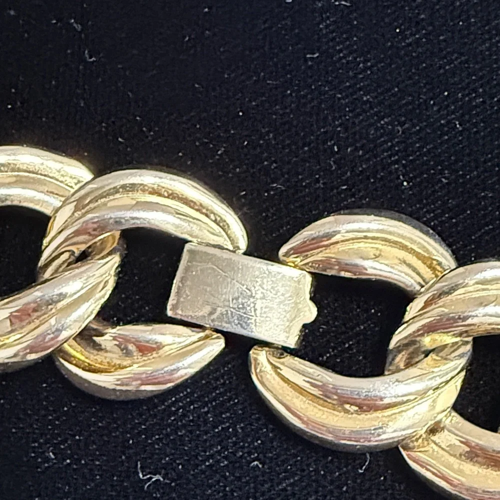 Elegant Goldtone Chain link Necklace 17” choker‎ stylish accessory neutral glam
